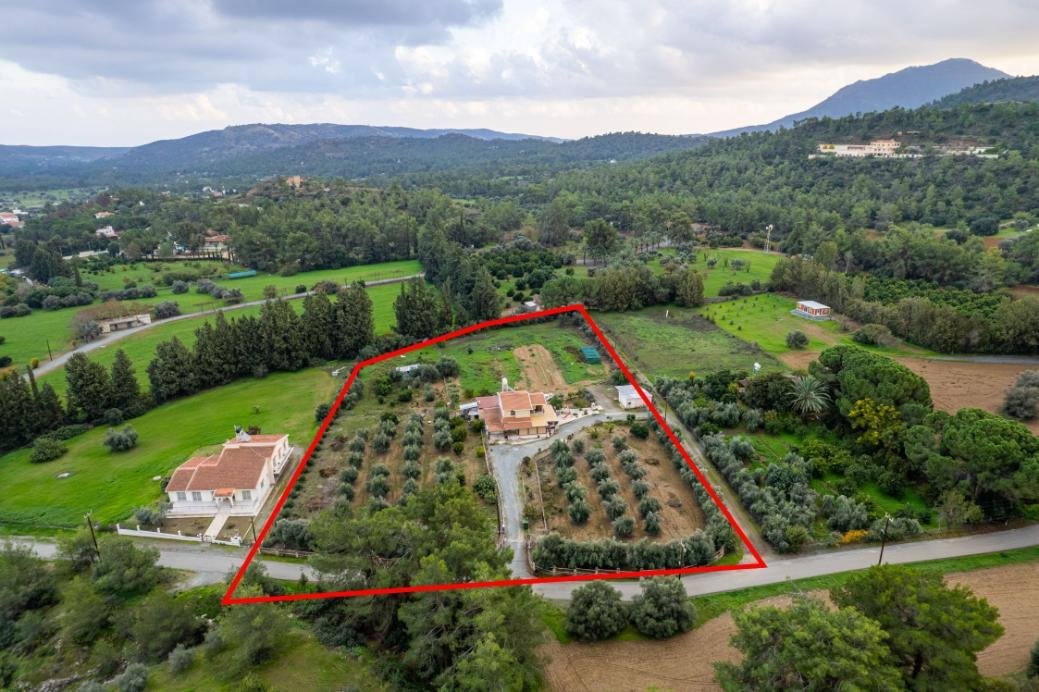 Two-storey house in a large field in Pyrga, Larnaca photo 3