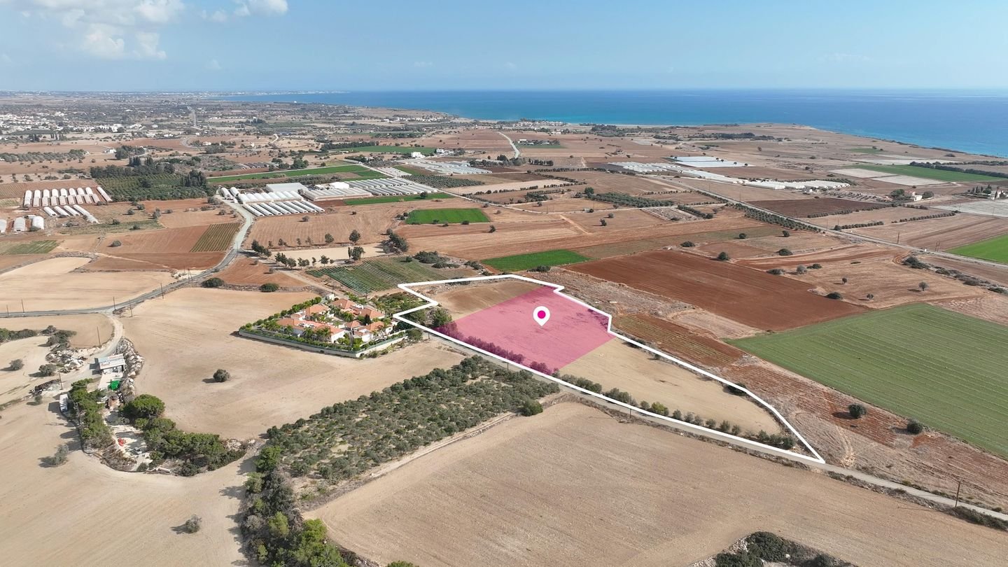 (Share) Residential Field in Anafotida, Larnaca District photo 2