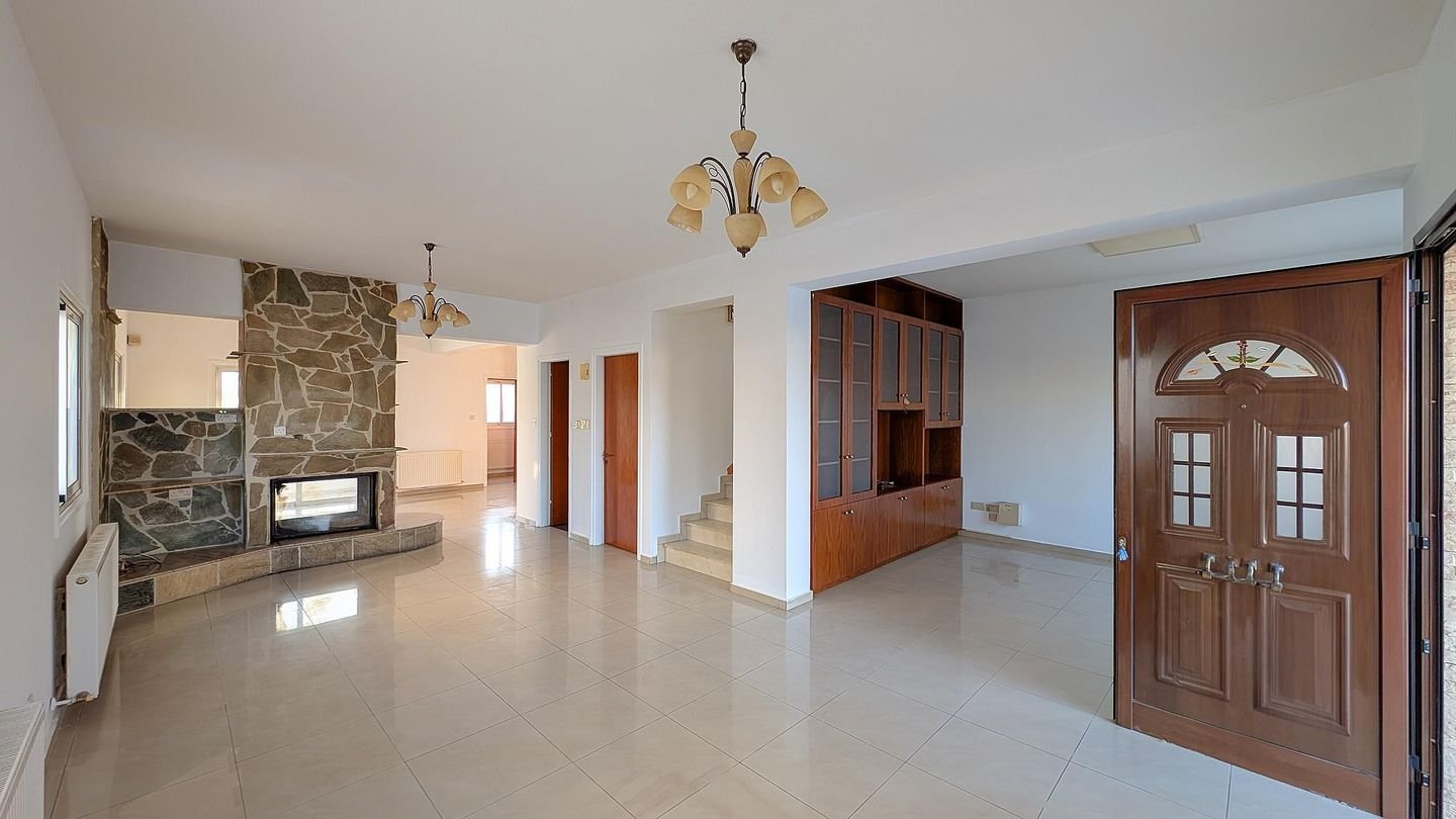 Elegant 4-Bedroom Home with Private Pool in Archangelos/Anthoupoli, Nicosia photo 10