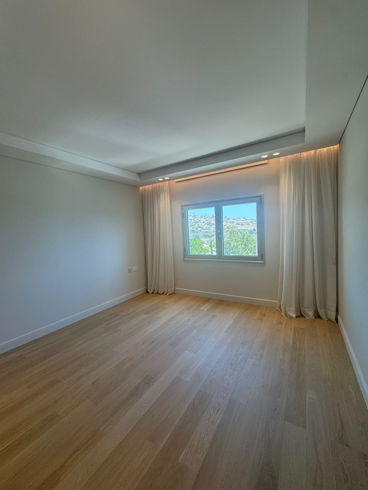 4 BR Luxury Apartment in Agios Tychonas, Limassol photo 12