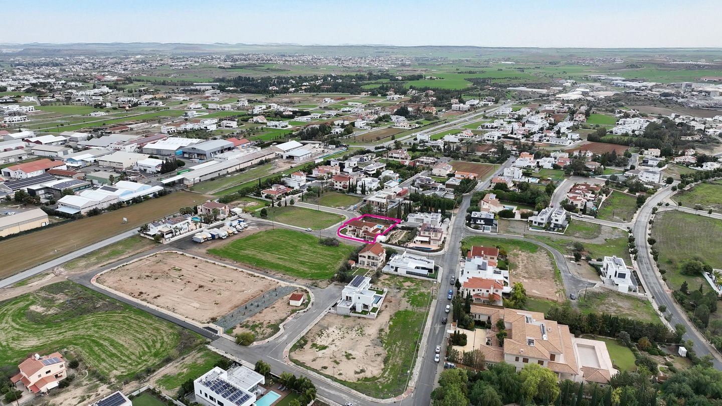 Luxurious Mansion in Agios Georgios, Latsia, Nicosia photo 5