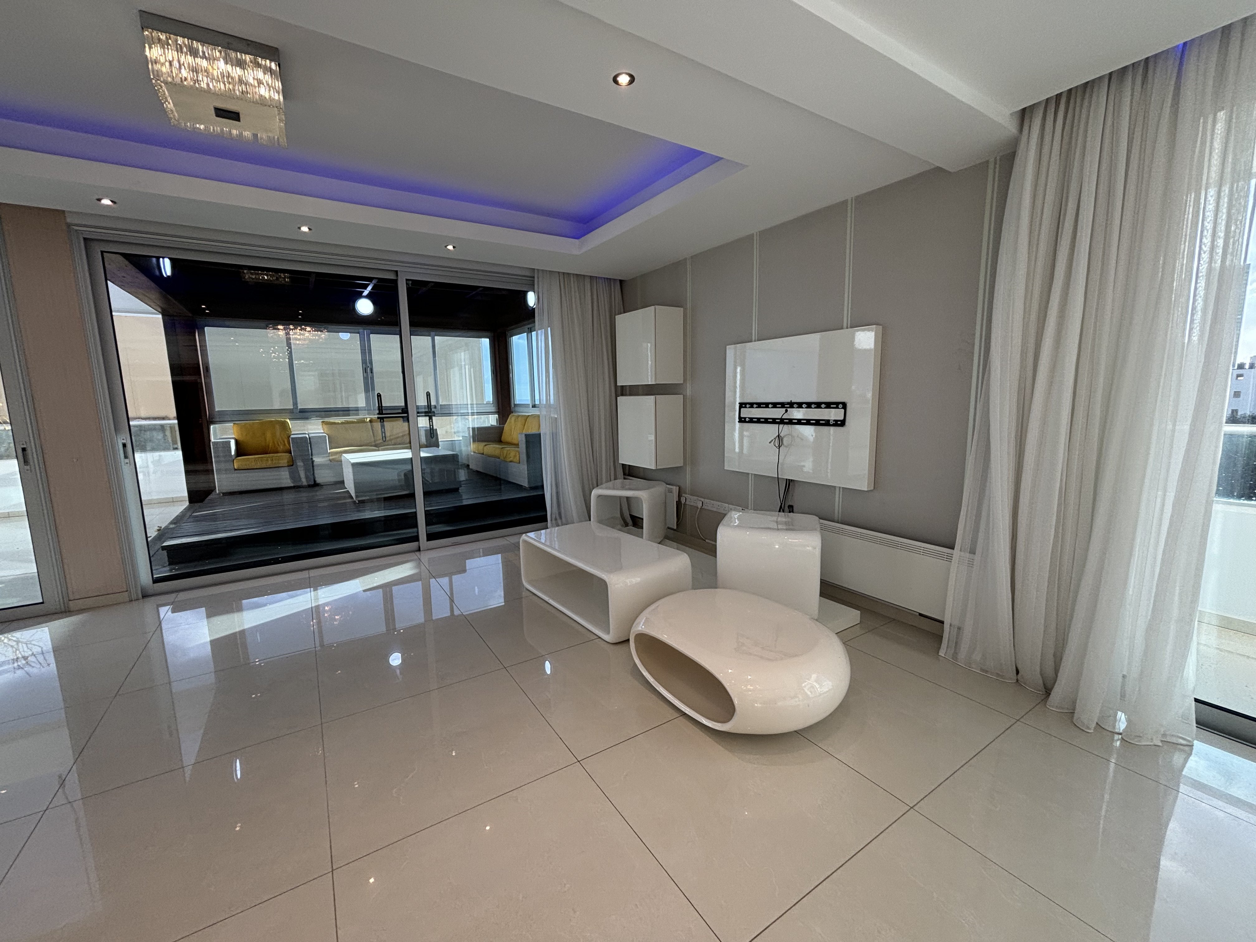 6 BR Stunning Penthouse in Agios Tychonas, Limassol photo 6