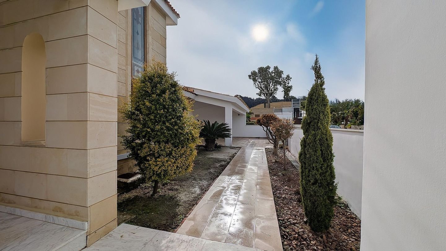 Luxurious Mansion in Agios Georgios, Latsia, Nicosia photo 10