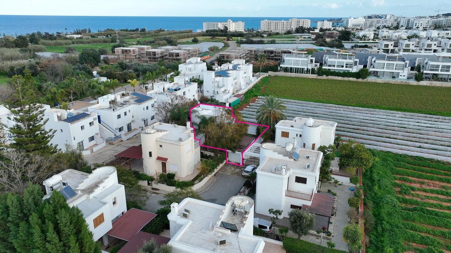 Coastal Living: 3-Bedroom House in Paralimni, Ammochostos photo 2