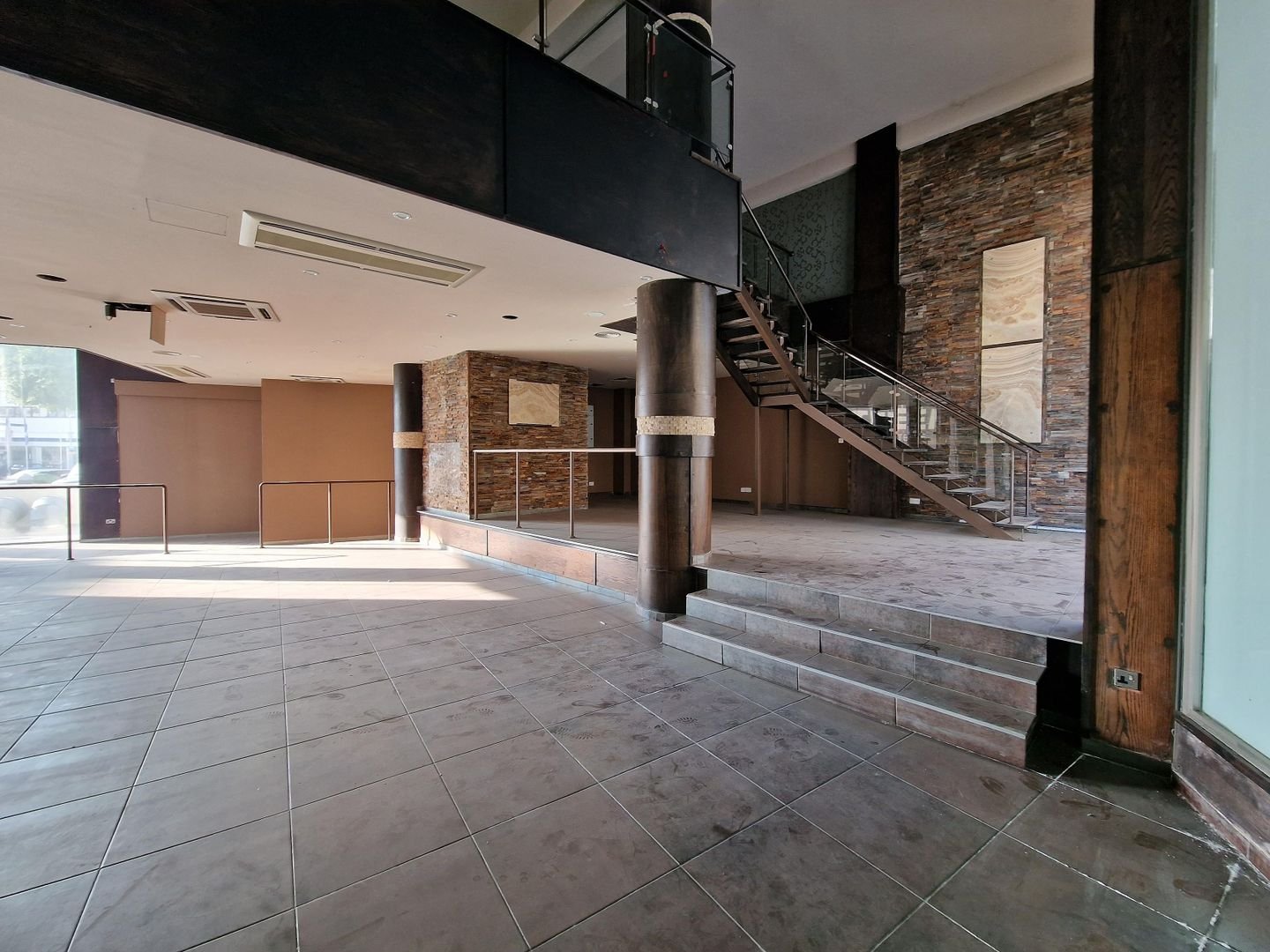 Prime Corner Location Retail Unit, in Nicosia center photo 5