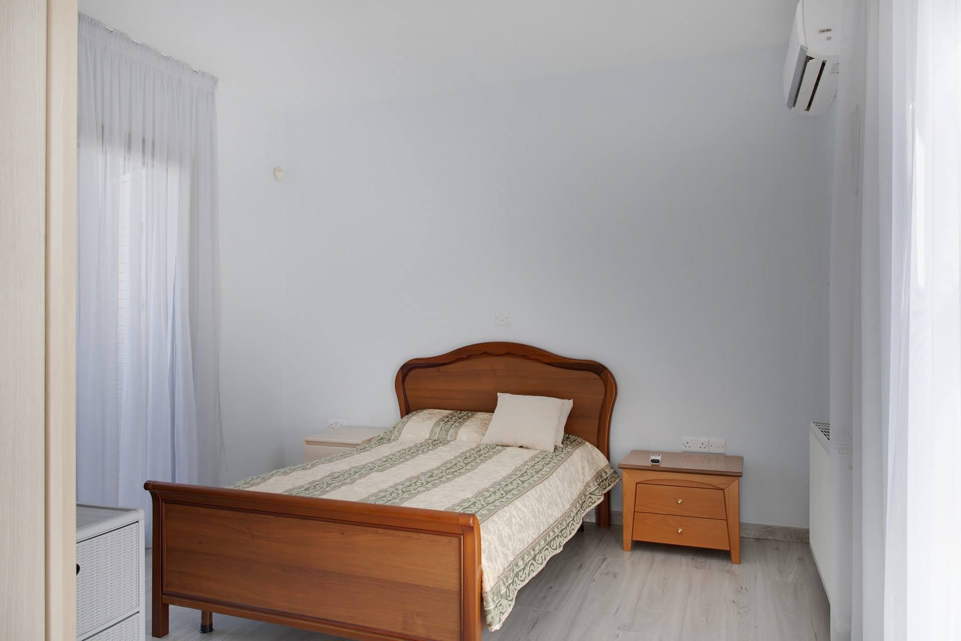 3 BR Villa in Agios Tychonas, Limassol photo 8