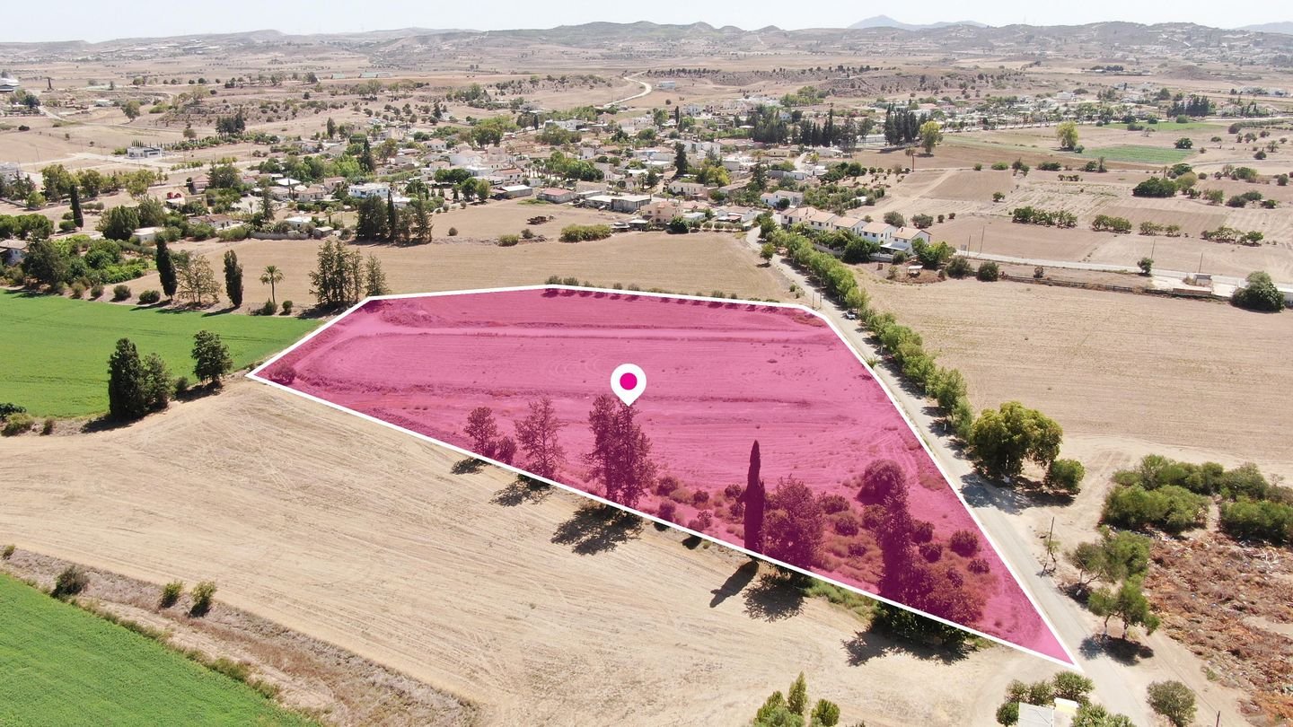 (Share) Field in Potamia, Nicosia photo 4