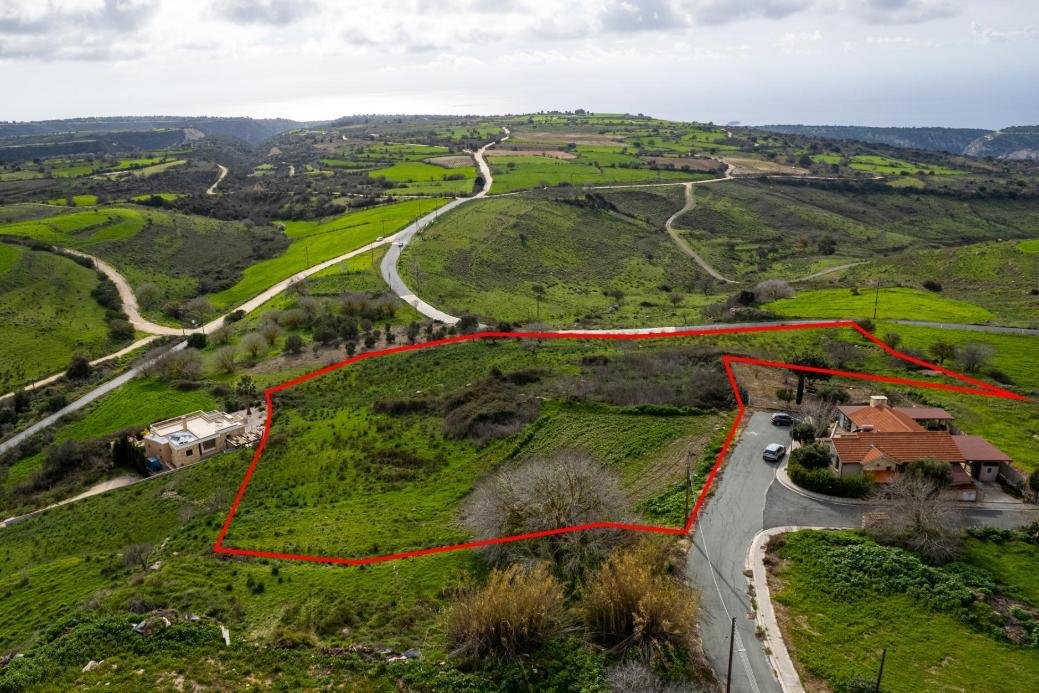 Shared residential field in Pano Arodes, Paphos photo 2