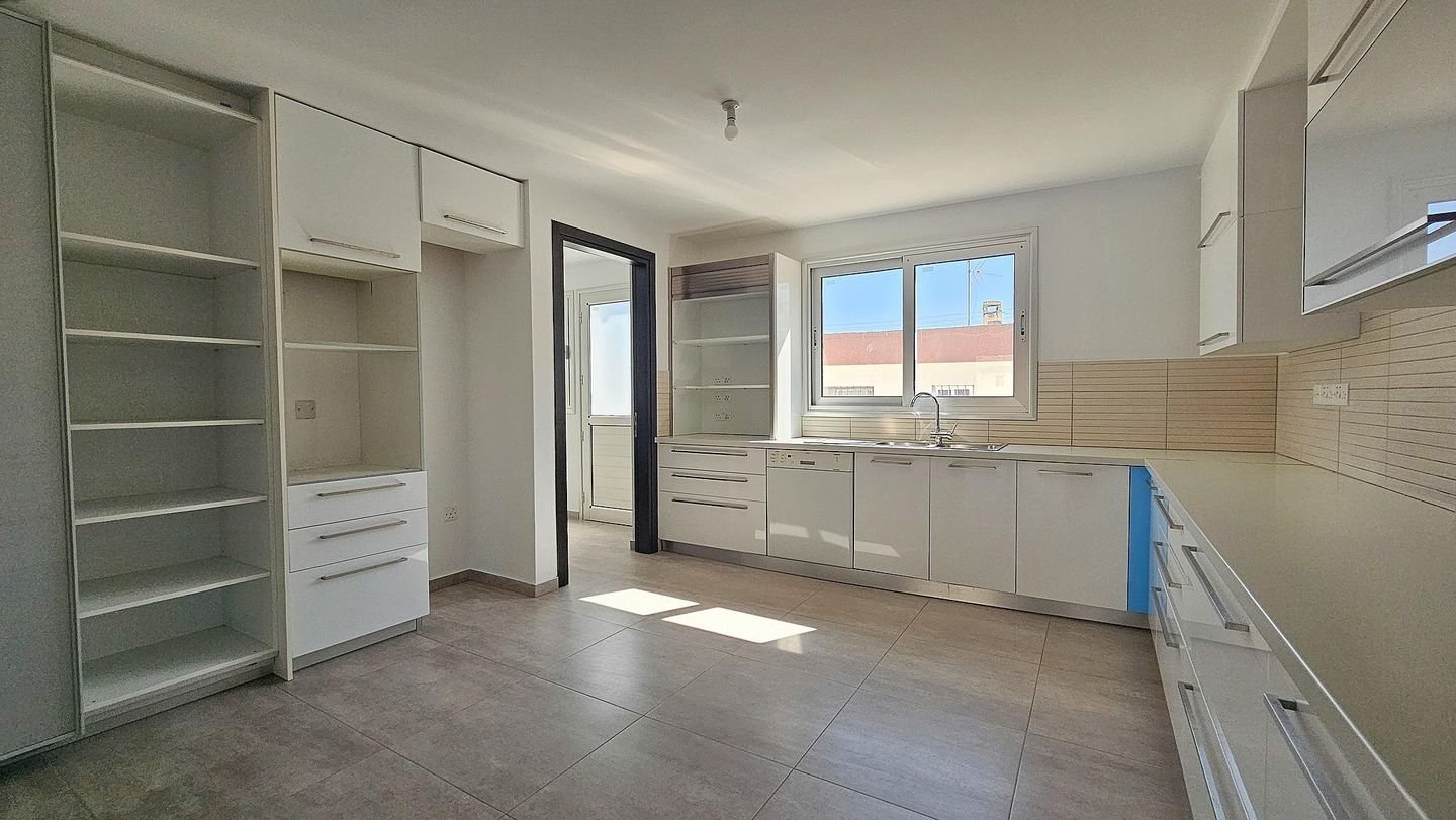 Charming Metallic-Frame with prefabricated walls , detached Home with Attic in Peristerona, Nicosia photo 12