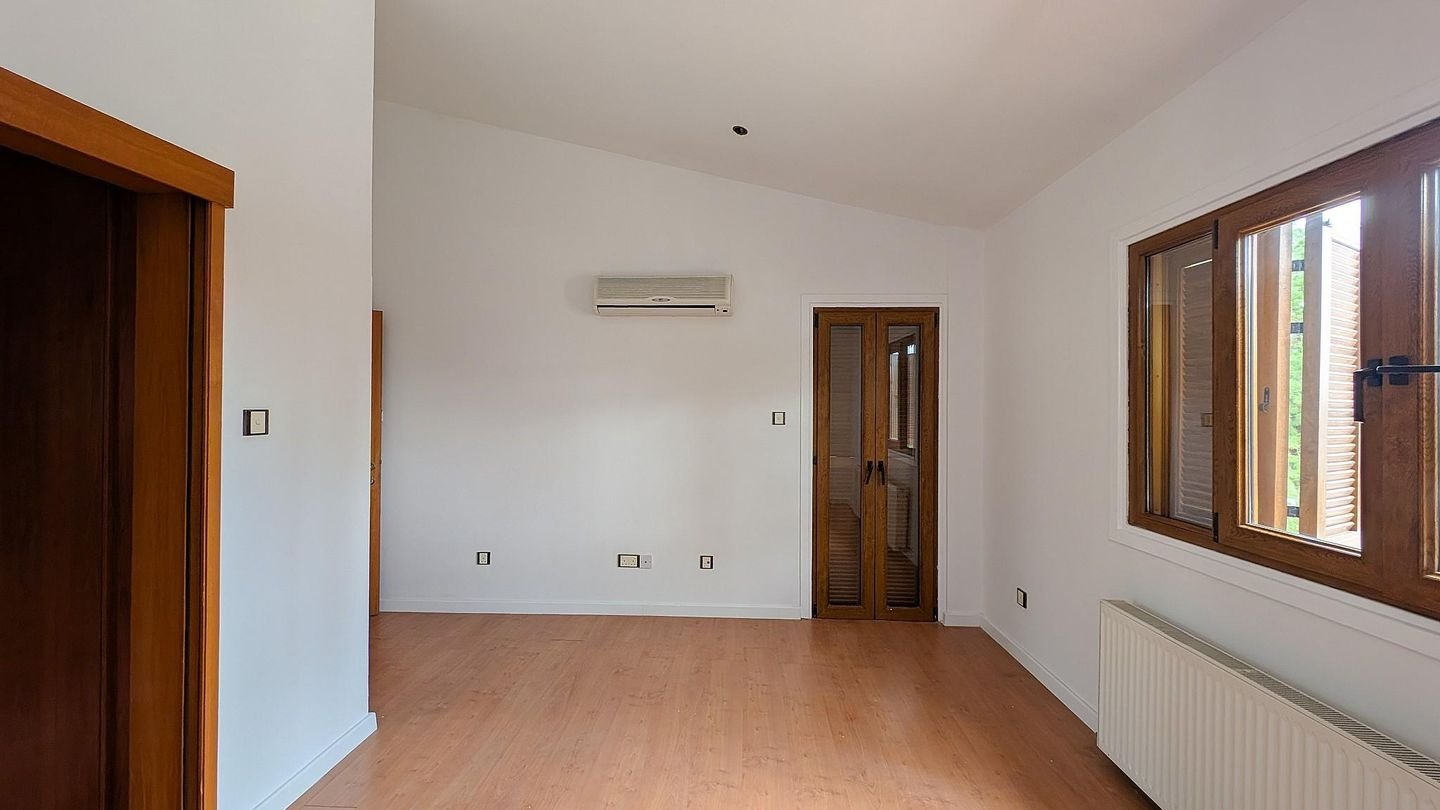 Luxurious Mansion in Agios Georgios, Latsia, Nicosia photo 26