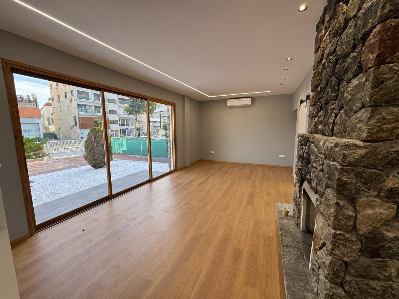 Fully renovated Office in Agios Georgios, Limassol photo 4