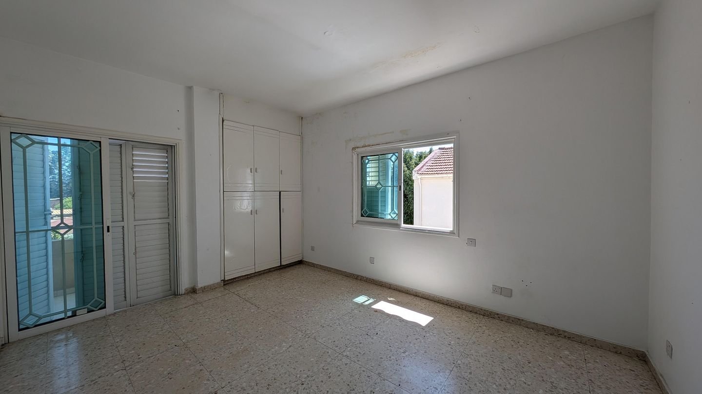 Three-storey building, located in Kaimakli, Nicosia photo 43