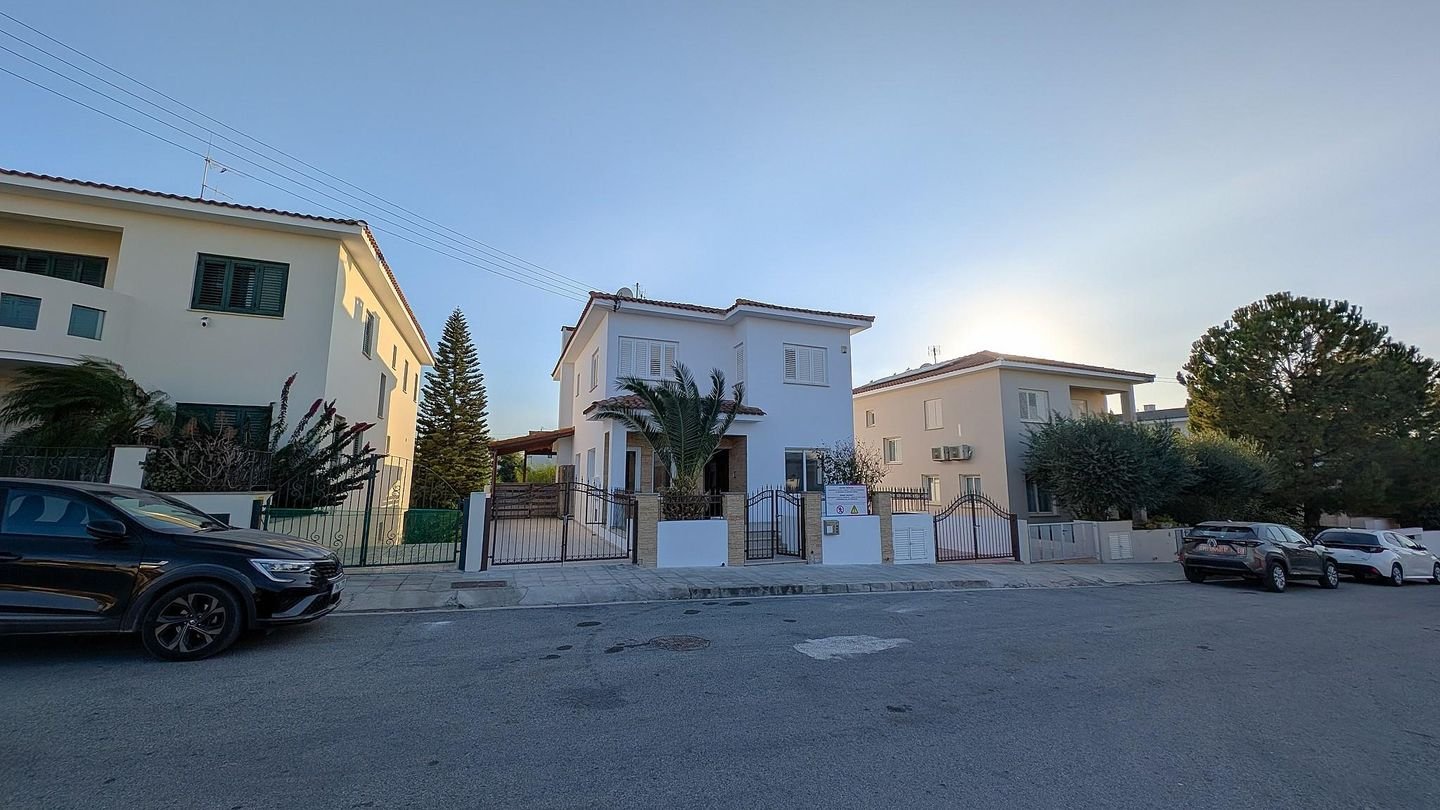 Elegant 4-Bedroom Home with Private Pool in Archangelos/Anthoupoli, Nicosia photo 7