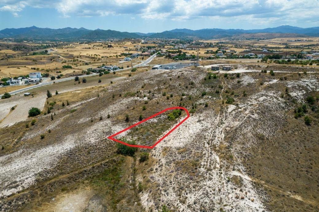 Residential field in Arediou, Nicosia photo 2