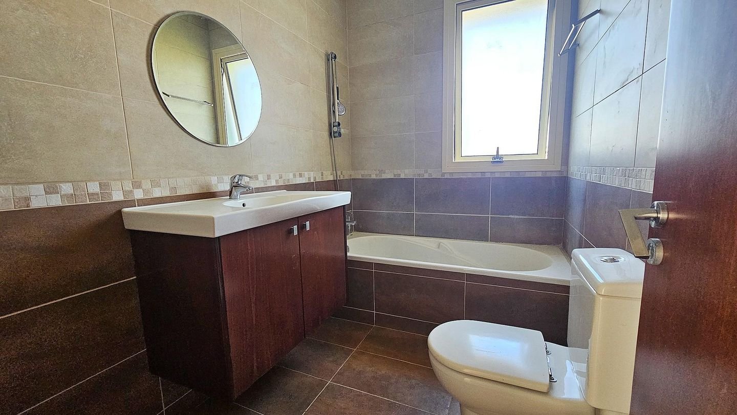 Modern 2-Bedroom Apartment, Agios Tychon, Limassol photo 10