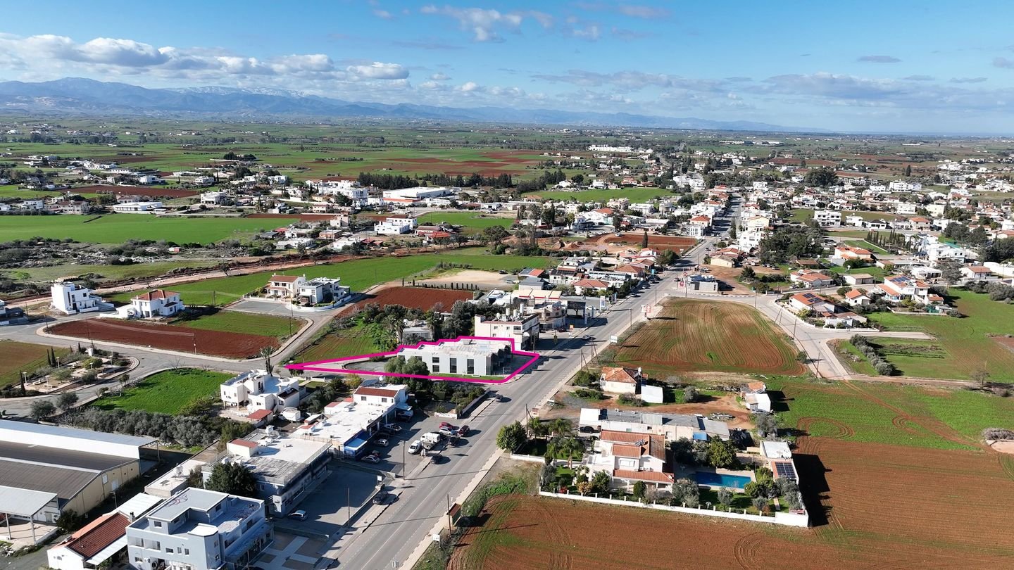 Commercial building in Kokkinotrimithia, Nicosia photo 3