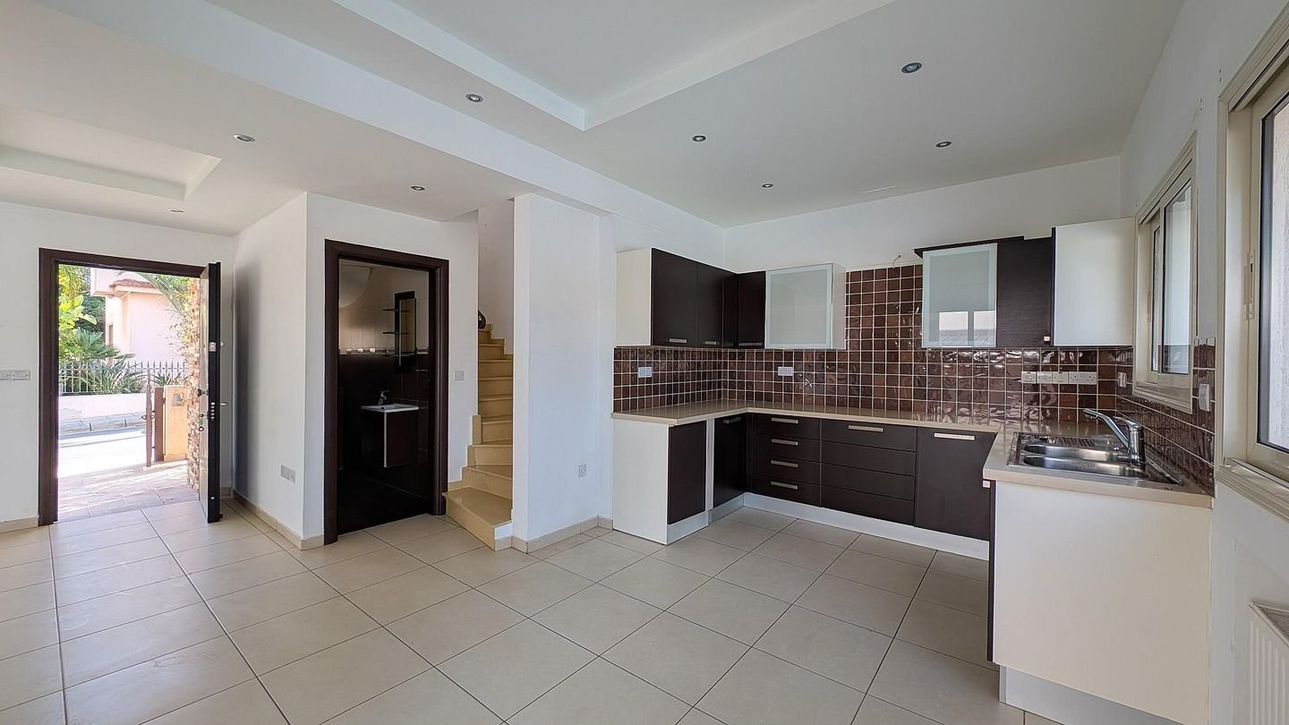 Coastal 3-Bedroom Villa with Private Pool in Paralimni, Famagusta photo 12