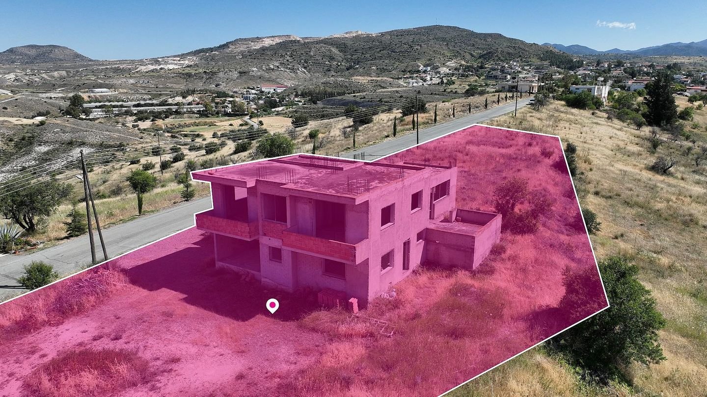 Incomplete house located in Kato Moni, Nicosia photo 3