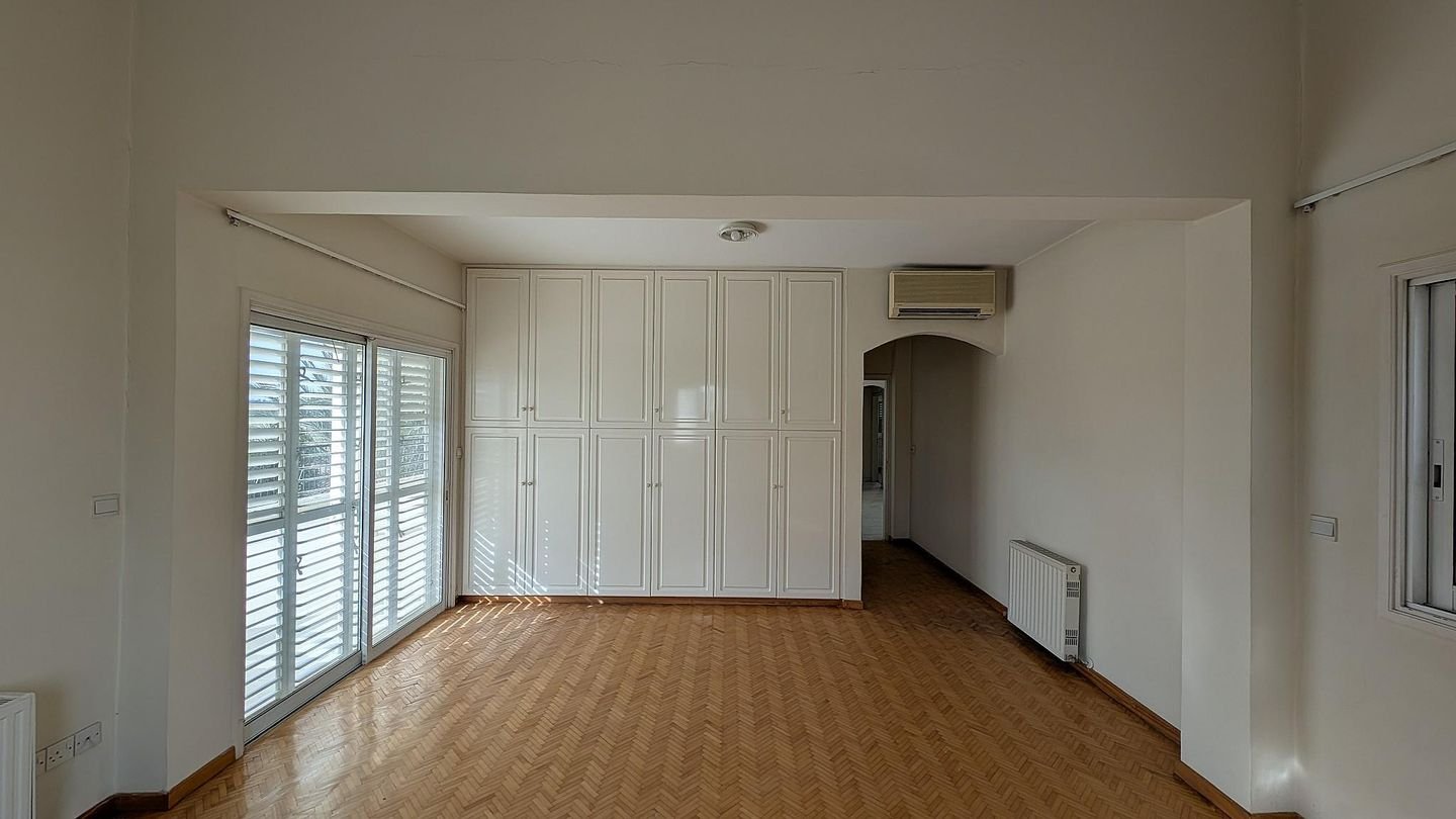 4-Bedroom Detached Villa with Pool & Loft in Egkomi, Nicosia photo 26