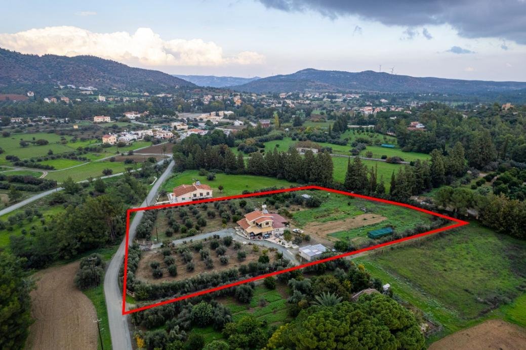 Two-storey house in a large field in Pyrga, Larnaca photo 2