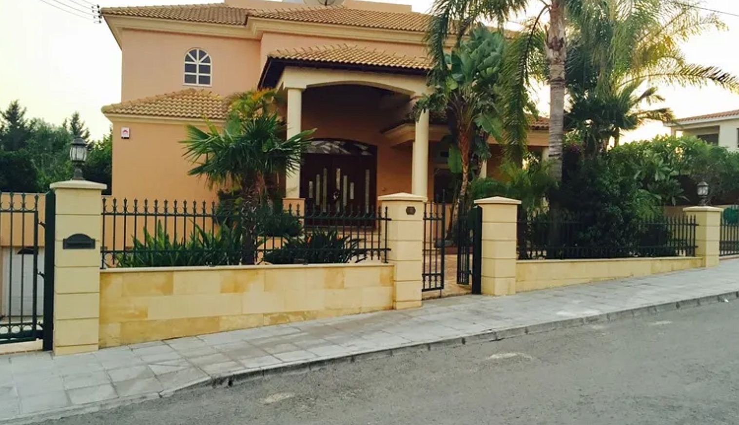 5 BR Luxury Villa in Germasogeia, Limassol photo 7