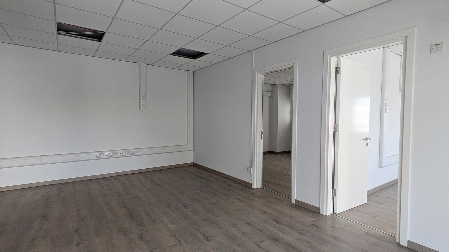 Office Unit in Agioi Omologites, Nicosia photo 12