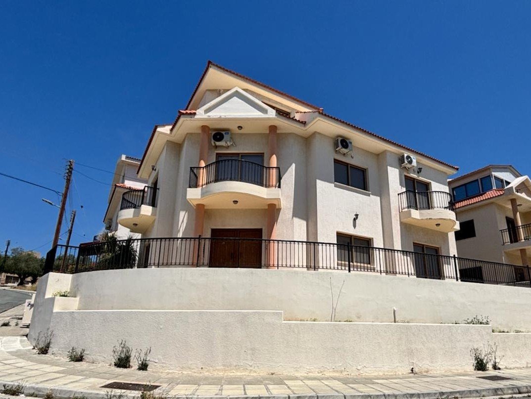 5 BR House in Agios Athanasios, Limassol