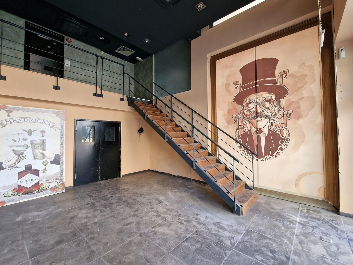 Former Café-Bar-Restaurant in Prime Central Location photo 6