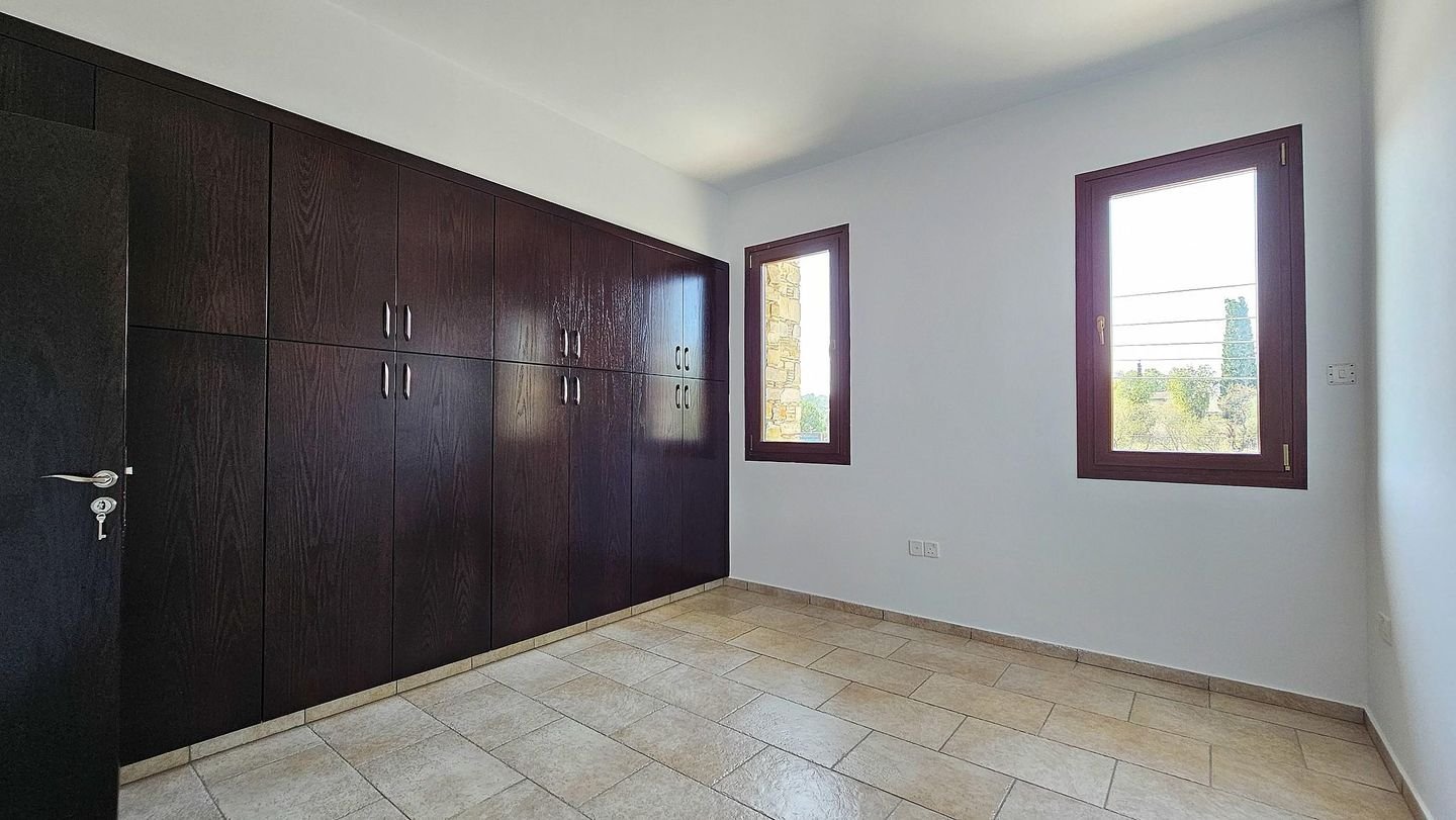 Spacious 3-Bedroom Semi-Detached House with Basement in Agia Anna, Larnaca photo 16