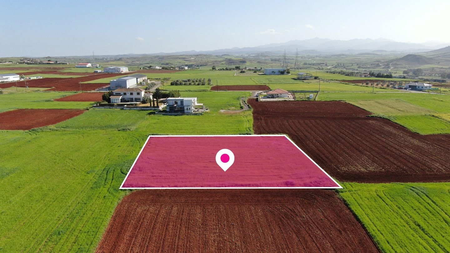 Residential field in Agioi Trimithias, Nicosia photo 2