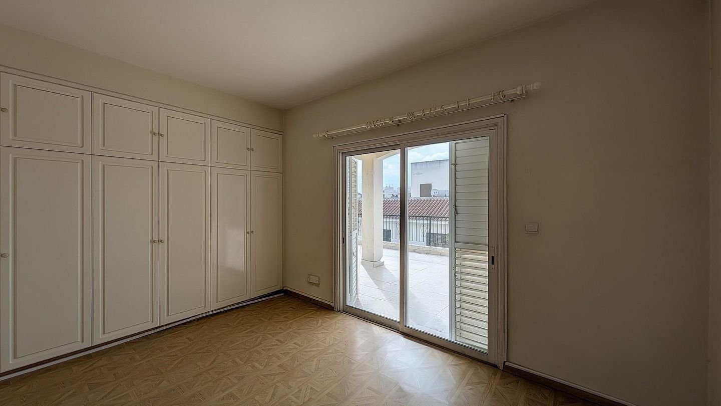 4-Bedroom Detached Villa with Pool & Loft in Egkomi, Nicosia photo 23