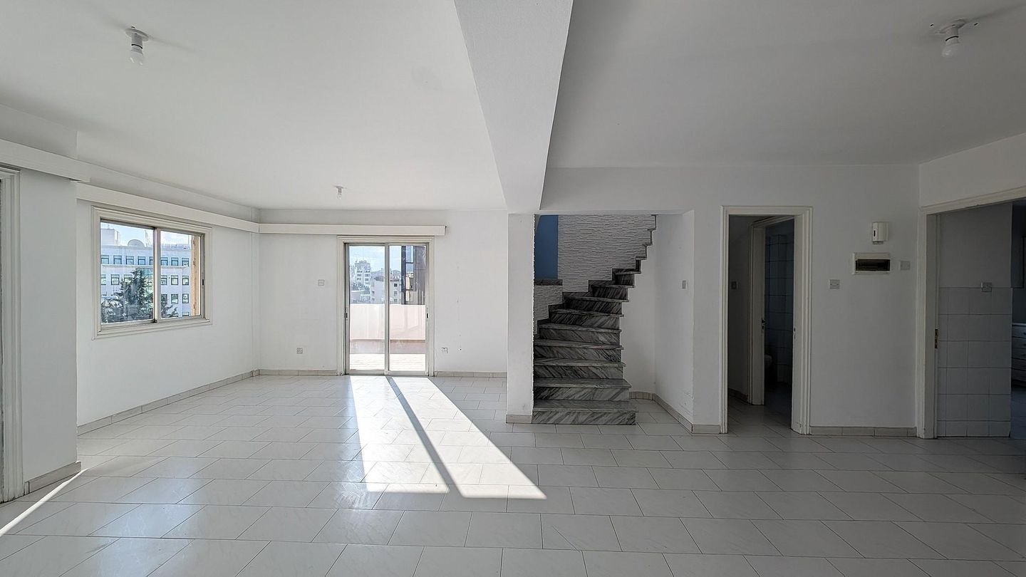 Sizeable Duplex Apartment in Ayios Antonios, Nicosia photo 6