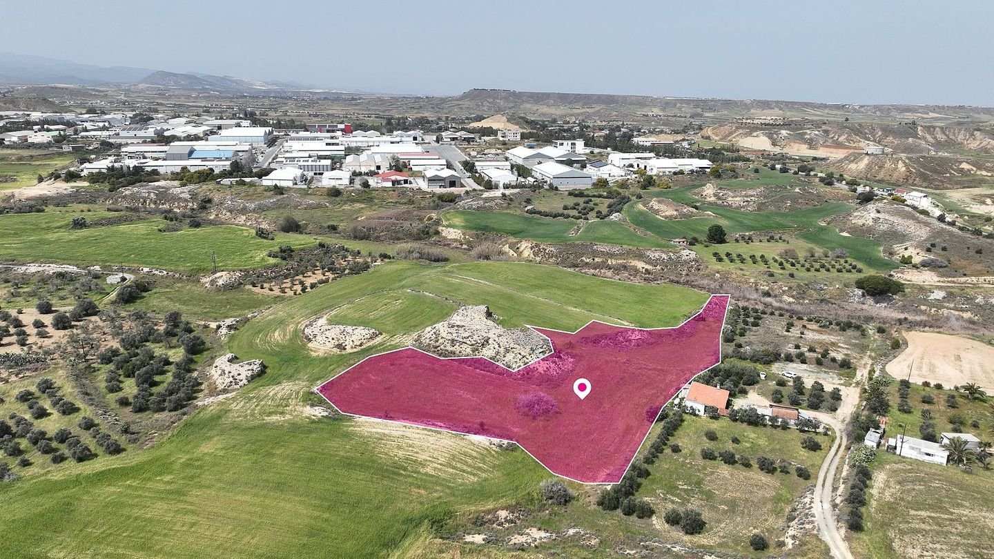 Agricultural field in Ergates, Nicosia photo 3