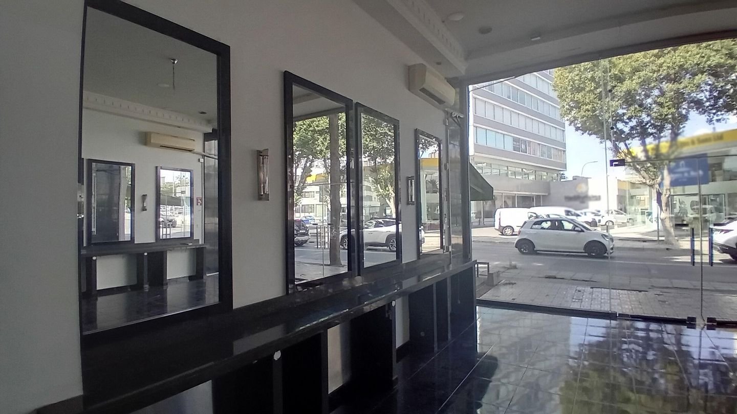 High-Visibility Retail Shop with Mezzanine in Agioi Omologites – Nicosia photo 10