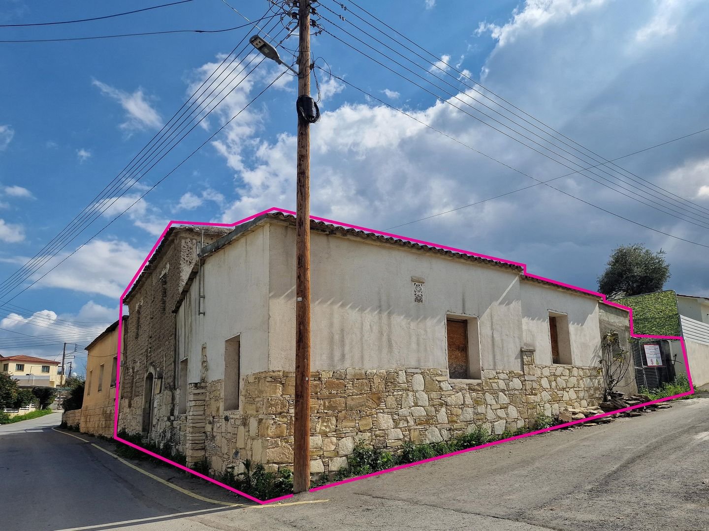 Two-storey incomplete listed house in Pera Chorio, Nicosia photo 9