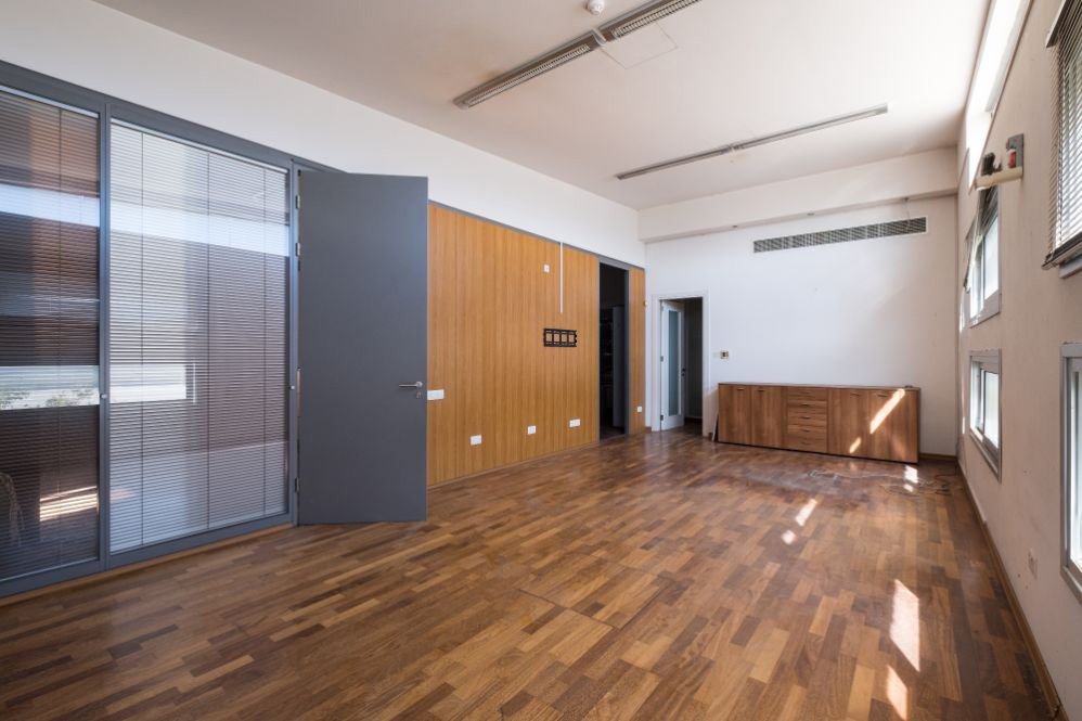 Two warehouses in Kokkinotrimithia, Nicosia photo 7