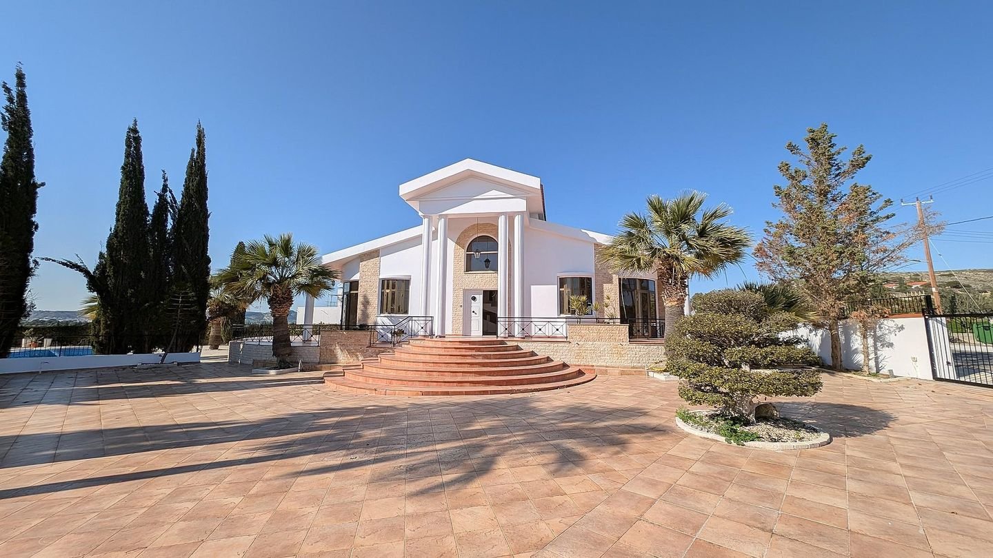 Four Bedroom Luxury Mansion with Private Pool in Pyla, Larnaca photo 2