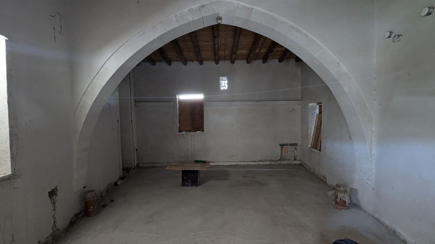 Two-storey incomplete listed house in Pera Chorio, Nicosia photo 14