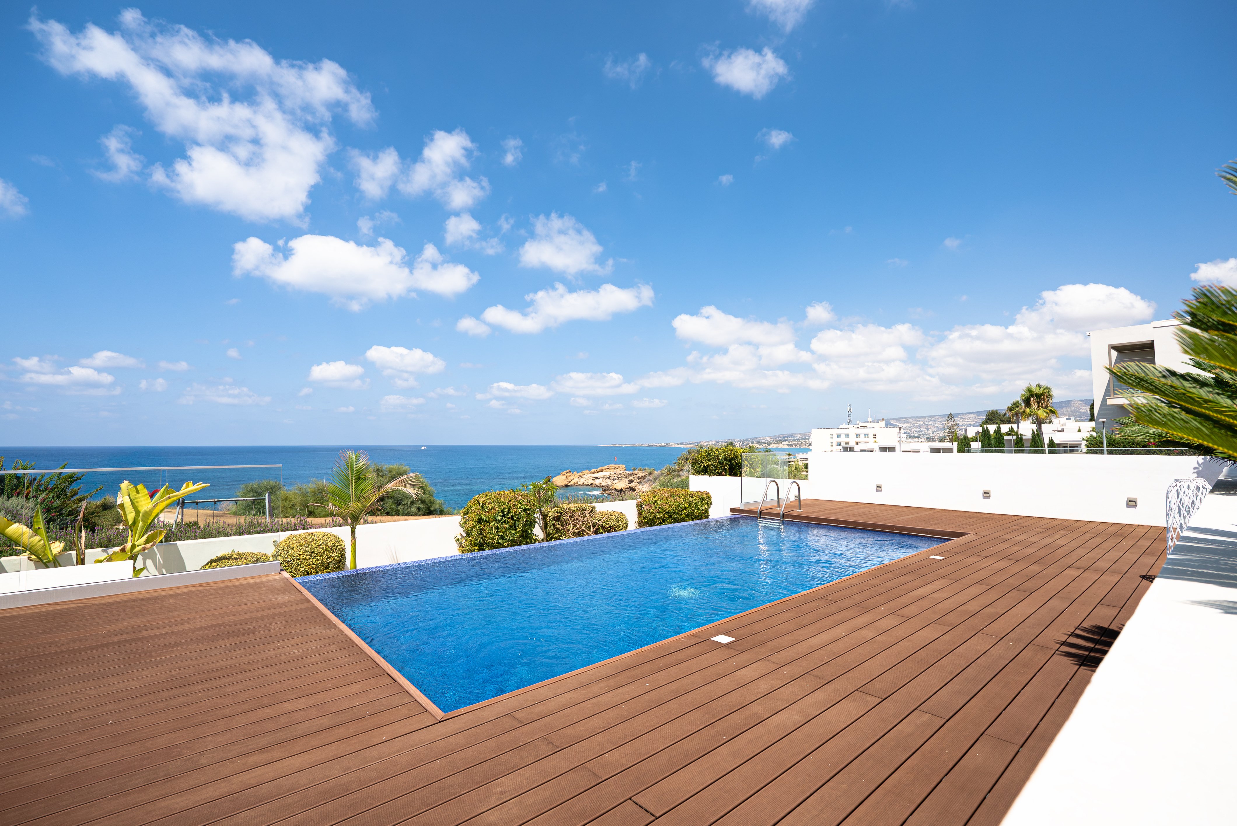 4 BR Beachfront Villa in Kissonerga, Paphos photo 3