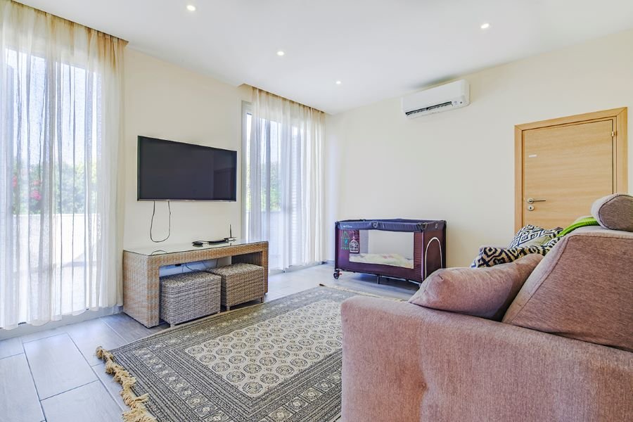 4 BR Villa in Agios Tychonas, Limassol photo 5