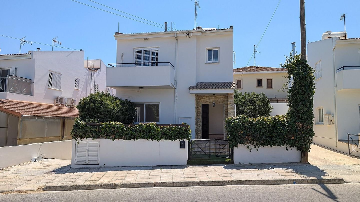 Spacious 4+1 Bedroom Detached Home with Basement Studio in Engomi photo 6