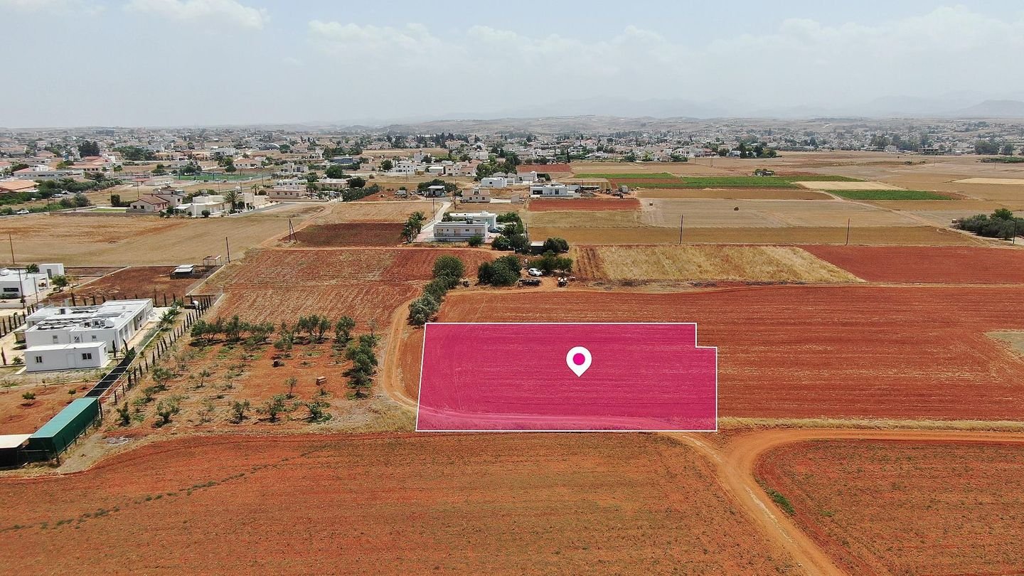 Residential field in Palaiometocho, Nicosia photo 3