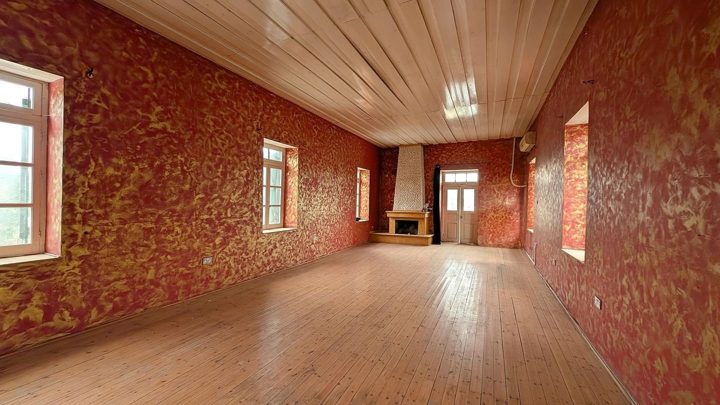 Two-storey listed building in historic old Nicosia photo 5