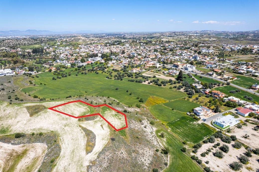 Shared residential field in Agia Varvara, Nicosia photo 3