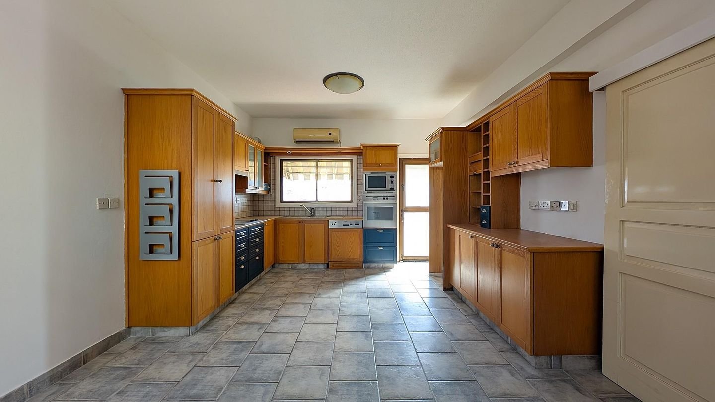 2-Bedroom Apartment with Rooftop Studio in Sotiros Quarter, Larnaca photo 11