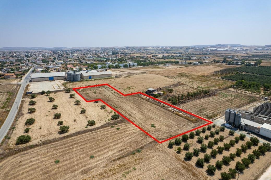 Residential field in Athienou, Larnaca photo 2