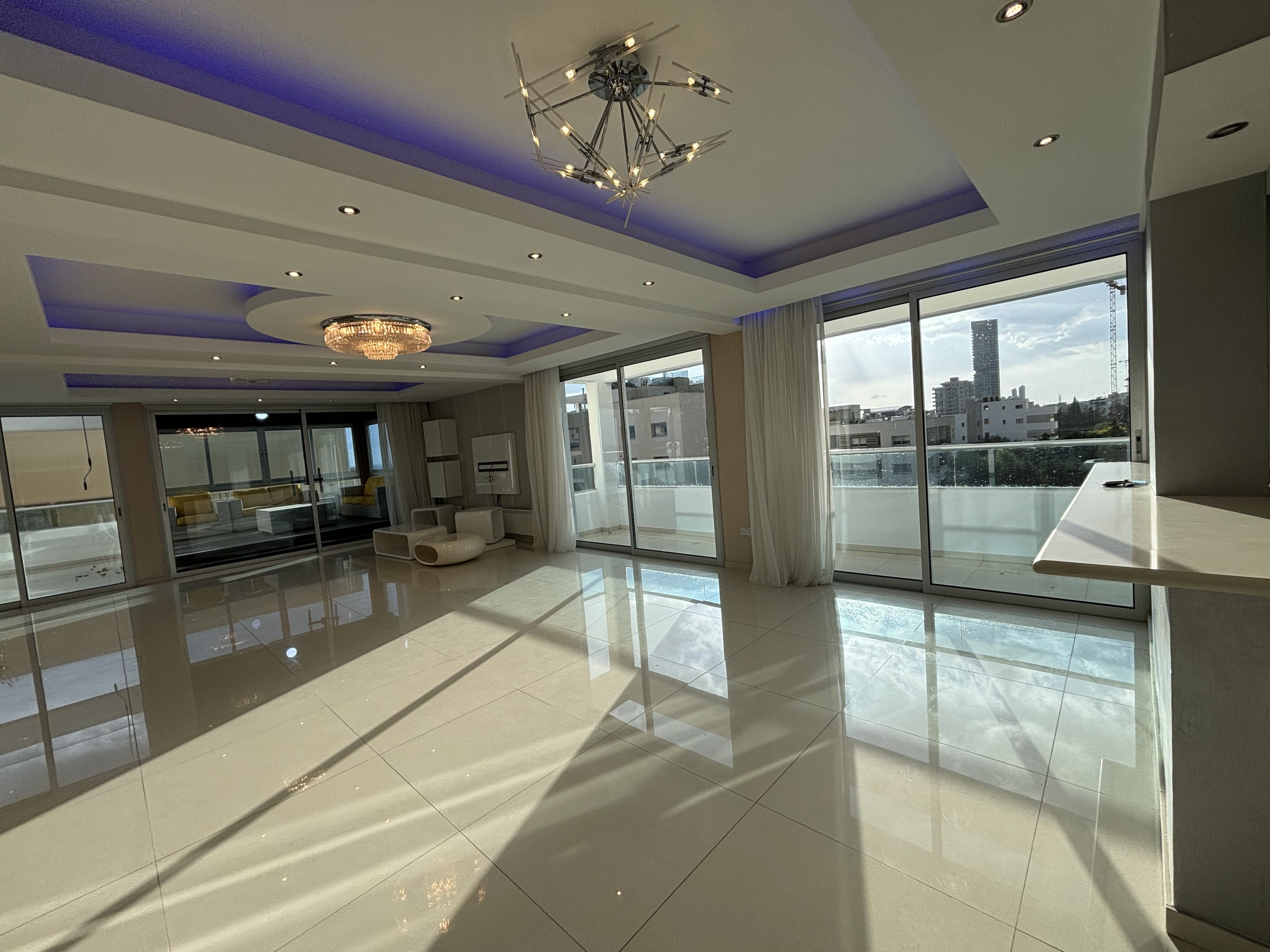 6 BR Stunning Penthouse in Agios Tychonas, Limassol photo 5