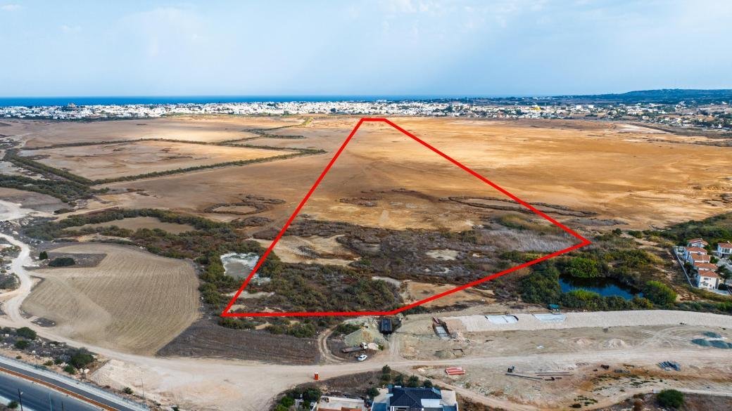 Shared field in Deryneia, Famagusta photo 5