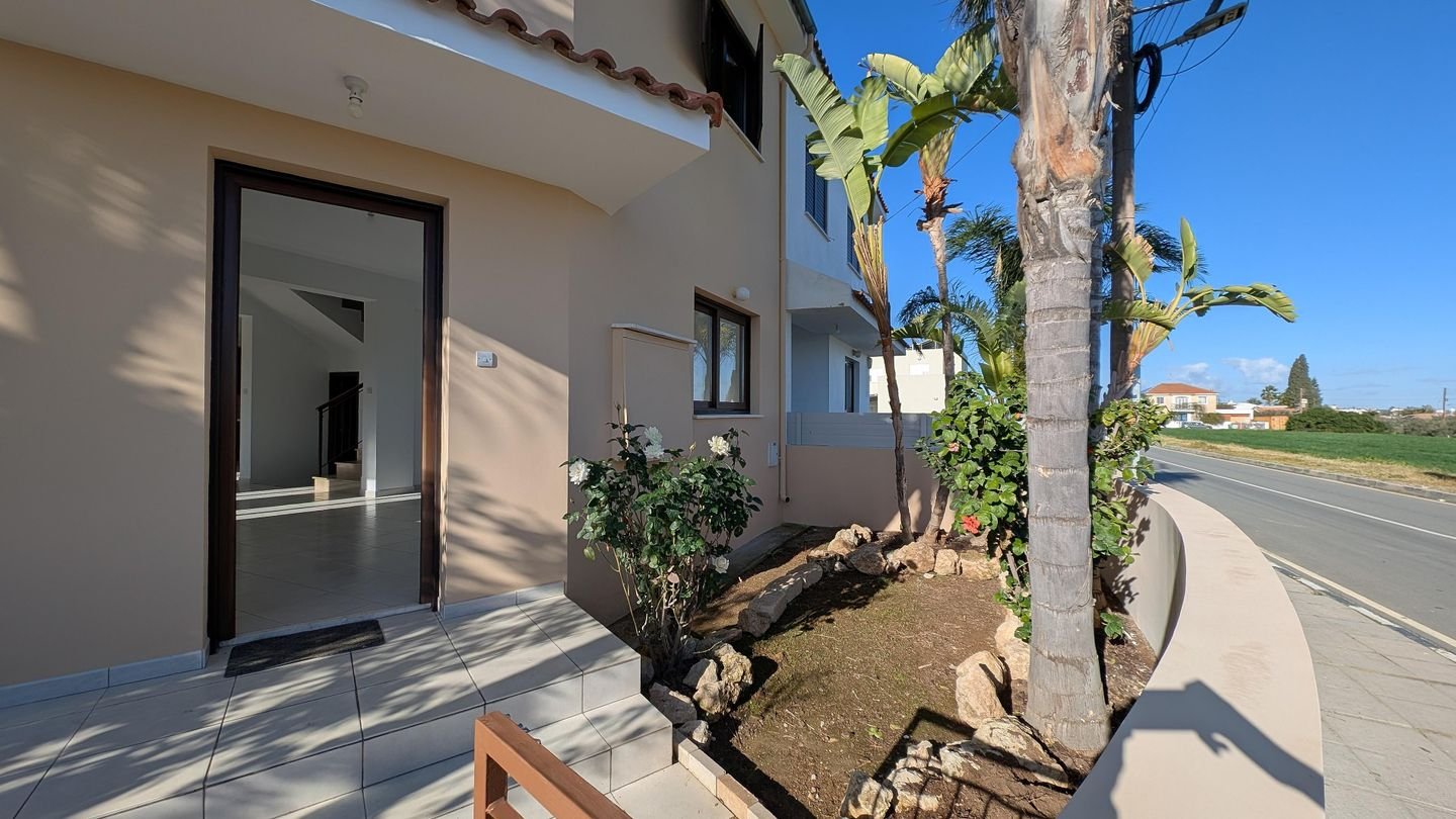 Two-Storey Semi-Detached House in Psimolofou, Nicosia photo 8
