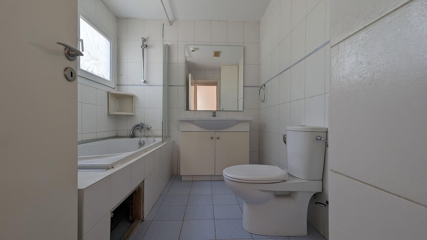 Three storey semi-detached mixed use building with shop in Strovolos, Nicosia photo 15